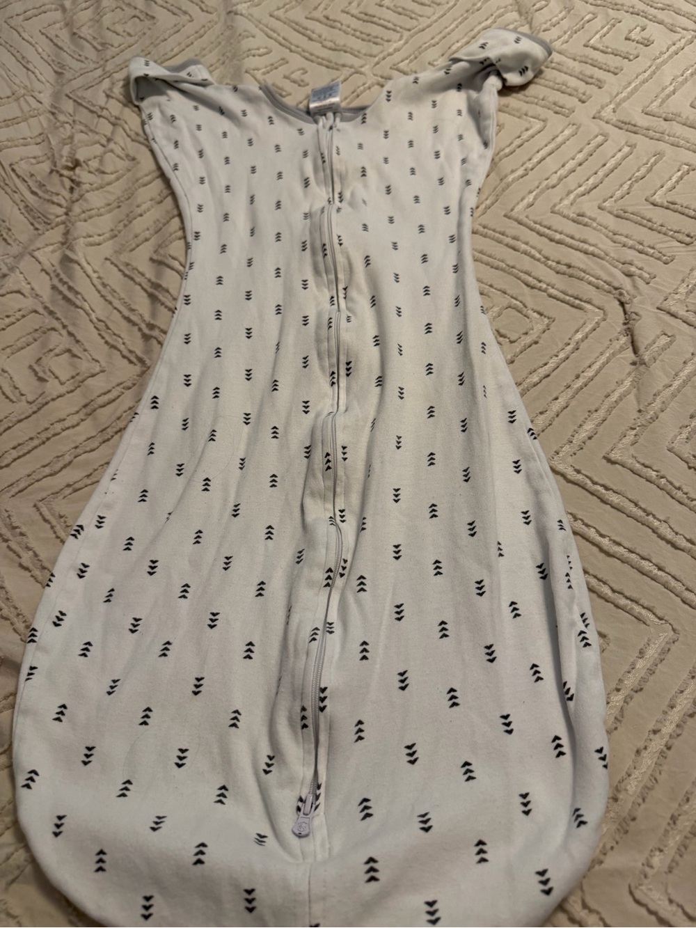 Swaddle Designs White Sleep Sack with Black Arrow Accent